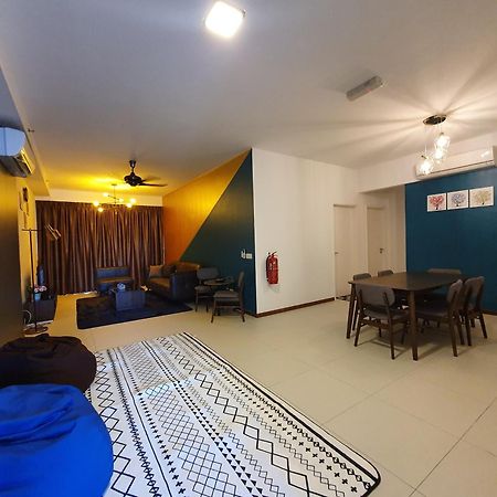 The Landmark By Katana 3Br To 4Br Luxury Seaview Landmark Homestay At Gurney 15-16Pax 无敌海景套房 Tanjung Tokong Экстерьер фото
