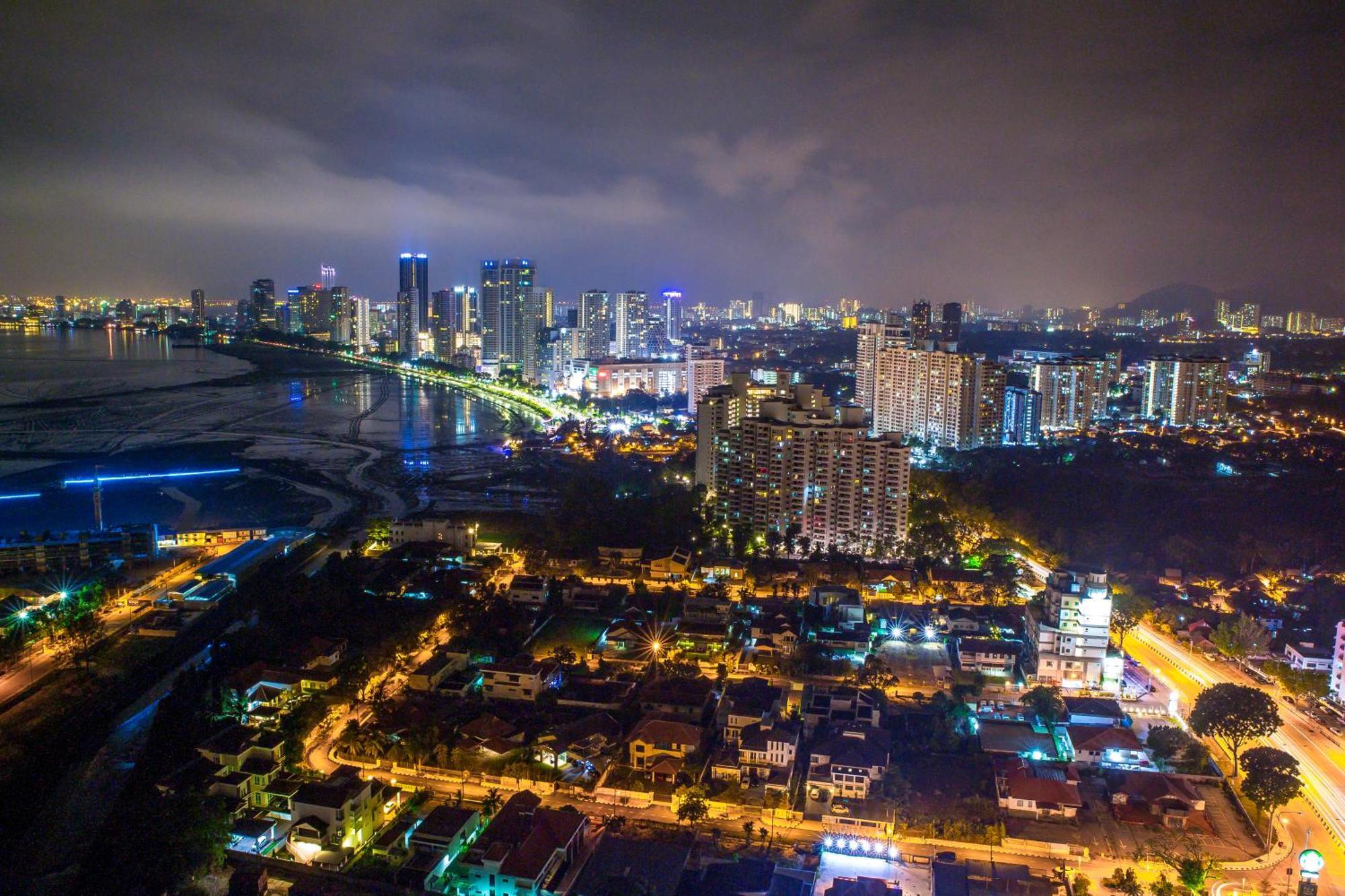 The Landmark By Katana 3Br To 4Br Luxury Seaview Landmark Homestay At Gurney 15-16Pax 无敌海景套房 Tanjung Tokong Экстерьер фото